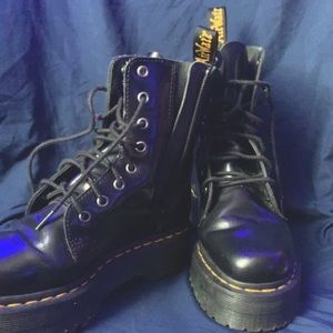 Platform doc martens jadon max like new